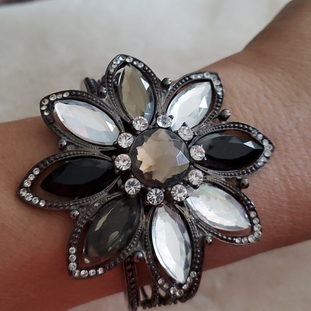 BLACK FLOWER SILVER TONE GEM BRACELET CHUNKY ECLECTIC BLING MAXIMALIST STATEMENT